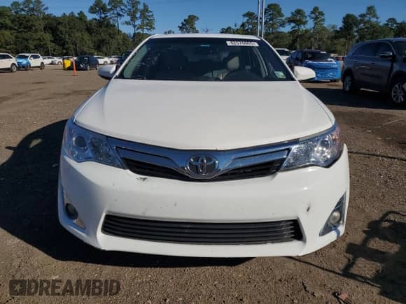 2014 Toyota Camry XLE with VIN 4T1BK1FKXEU540193, listed as a Copart auction lot 82576065 with 132,854 mi miles and Salvage title. Bid and sale history available at DreamBid. Image 5.