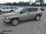 2008 Jeep Compass Sport с VIN 1J8FT47098D660985, выставлен на аукционе Copart как лот 82090525 с пробегом 140 750 миль миль и Списание • Salvage title. История ставок и продаж доступна на DreamBid. Изображение 1.