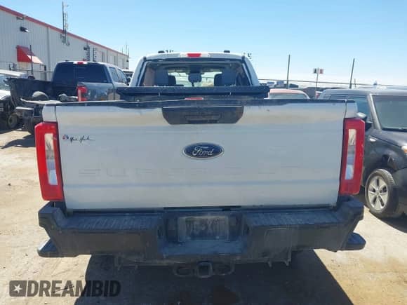 2024 Ford F-250 XL z VIN 1FT7W2BA6REC52771, wystawiony jako IAAI lot #41864059 z przebiegiem 29 652 mil mil oraz . Historia ofert i sprzedaży dostępna na DreamBid. Obrazek 17.