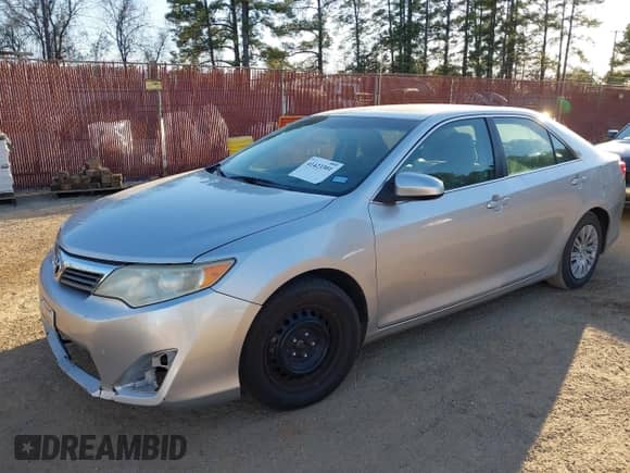 2014 Toyota Camry L with VIN 4T4BF1FK2ER440325, listed as a IAAI auction lot 41423301 with 271,563 mi miles and . Bid and sale history available at DreamBid. Image 17.