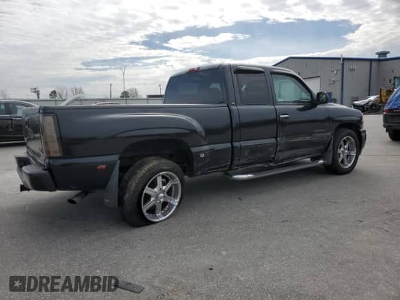 2002 GMC Sierra 1500 Denali z VIN 2GTFK69U221383430, wystawiony jako Copart lot #47127615 z przebiegiem 256 422 mil mil oraz Szkoda całkowita • Salvage title. Historia ofert i sprzedaży dostępna na DreamBid. Obrazek 3.