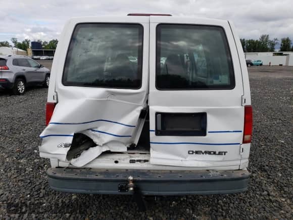 1998 Chevrolet Astro Cargo с VIN 1GCDM19W6WB185204, выставлен на аукционе Copart как лот 72199484 с пробегом 97 262 миль миль и Списание • Salvage title. История ставок и продаж доступна на DreamBid. Изображение 6.