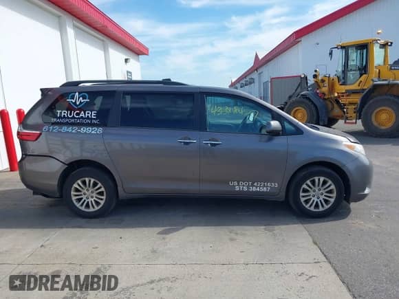 2017 Toyota Sienna XLE Auto Access Seat с VIN 5TDYZ3DCXHS850080, выставлен на аукционе IAAI как лот 43318127 с пробегом 203 063 миль миль и . История ставок и продаж доступна на DreamBid. Изображение 13.