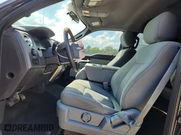 2013 Ford F-150 XL z VIN 1FTFW1CF4DFA93879, wystawiony jako Copart lot #84988525 z przebiegiem 223 058 mil mil oraz Szkoda całkowita • Salvage title. Historia ofert i sprzedaży dostępna na DreamBid. Obrazek 7.