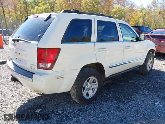 2005 Jeep Grand Cherokee Limited with VIN 1J8HR58N95C576819, listed as a IAAI auction lot 43450317 with 233,065 mi miles and . Bid and sale history available at DreamBid. Image 4.
