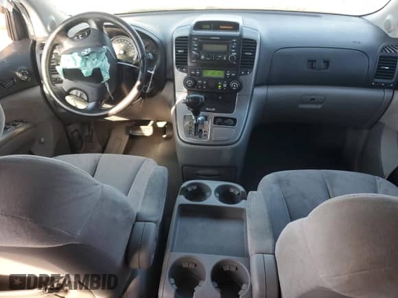 2007 Hyundai Entourage GLS с VIN KNDMC233876033037, выставлен на аукционе Copart как лот 84786415 с пробегом 296 766 миль миль и Списание • Salvage title. История ставок и продаж доступна на DreamBid. Изображение 8.