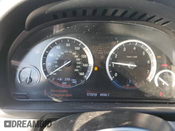 2013 BMW 5 Series 528i xDrive с VIN WBAXH5C51DDW16717, выставлен на аукционе Copart как лот 86306535 с пробегом 173 216 миль миль и Списание • Salvage title. История ставок и продаж доступна на DreamBid. Изображение 9.