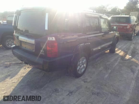 2007 Jeep Commander Overland with VIN 1J8HG68257C657840, listed as a IAAI auction lot 41535879 with 196,783 mi miles and . Bid and sale history available at DreamBid. Image 4.