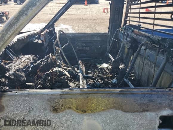 1997 Chevrolet Silverado 1500 z VIN 1GCEK14M4VZ166799, wystawiony jako Copart lot #69846415 z przebiegiem 195 832 mil mil oraz Szkoda całkowita • Salvage title. Historia ofert i sprzedaży dostępna na DreamBid. Obrazek 7.