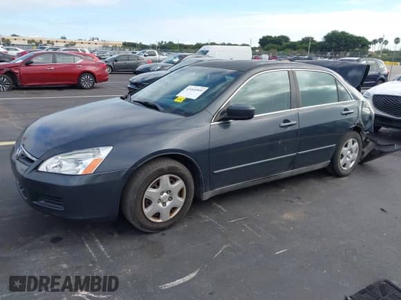 2007 Honda Accord LX с VIN 3HGCM56487G711879, выставлен на аукционе IAAI как лот 43460509 с пробегом 209 687 миль миль и . История ставок и продаж доступна на DreamBid. Изображение 2.