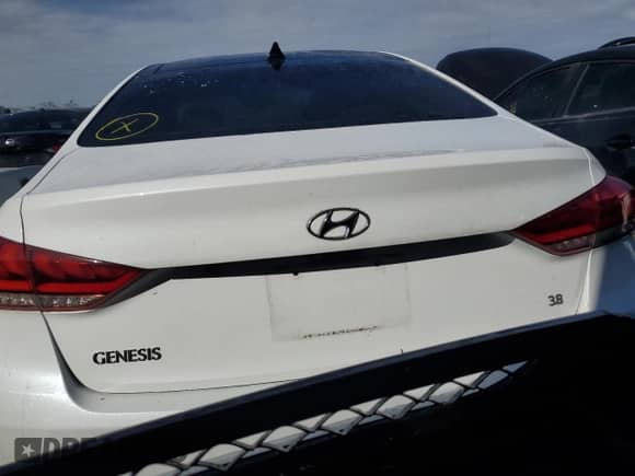 2016 Hyundai Genesis 3.8L z VIN KMHGN4JE5GU107528, wystawiony jako Copart lot #74953064 z przebiegiem Nie podano mil oraz Nie do naprawy • Non repairable. Historia ofert i sprzedaży dostępna na DreamBid. Obrazek 6.