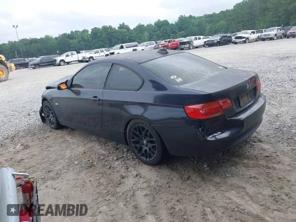 2007 BMW 3 Series 328i с VIN WBAWB33557P130027, выставлен на аукционе IAAI как лот 42397349 с пробегом 185 867 миль миль и . История ставок и продаж доступна на DreamBid. Изображение 3.