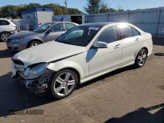 2011 Mercedes-Benz C 300 Sport z VIN WDDGF8BB5BA497303, wystawiony jako Copart lot #85720885 z przebiegiem 126 416 mil mil oraz Szkoda całkowita • Salvage title. Historia ofert i sprzedaży dostępna na DreamBid. Obrazek 1.