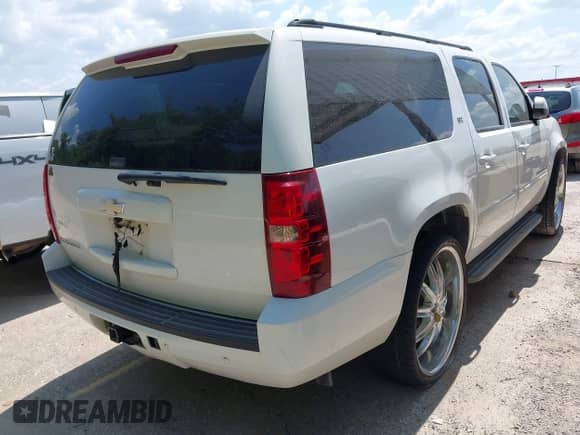 2007 Chevrolet Suburban LTZ with VIN 3GNFK16377G101075, listed as a IAAI auction lot 43025258 with Not provided miles and . Bid and sale history available at DreamBid. Image 4.