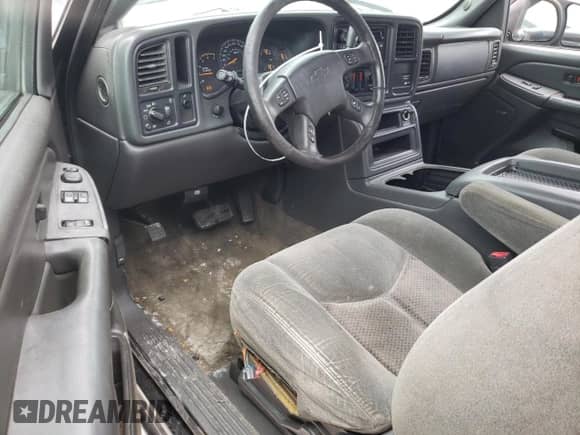 2004 Chevrolet Silverado 3500 LS z VIN 1GCJC39124E137216, wystawiony jako Copart lot #79547084 z przebiegiem 296 273 mil mil oraz Szkoda całkowita • Salvage title. Historia ofert i sprzedaży dostępna na DreamBid. Obrazek 8.