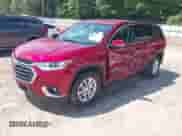 2021 Chevrolet Traverse LT Cloth z VIN 1GNERGKW0MJ156455, wystawiony jako IAAI lot #42593960 z przebiegiem 81 675 mil mil oraz . Historia ofert i sprzedaży dostępna na DreamBid. Obrazek 17.