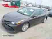 2018 Toyota Camry SE z VIN 4T1B11HK8JU541000, wystawiony jako IAAI lot #42759084 z przebiegiem 54 273 mil mil oraz . Historia ofert i sprzedaży dostępna na DreamBid. Obrazek 2.