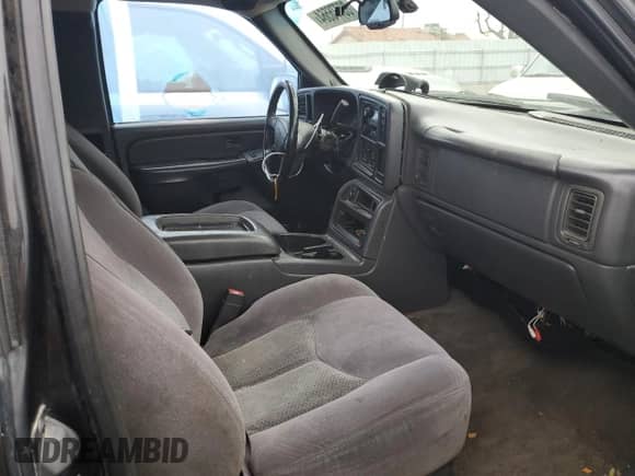 2005 Chevrolet Silverado 1500 LS z VIN 2GCEC19VX51256322, wystawiony jako Copart lot #83776564 z przebiegiem Nie podano mil oraz Szkoda całkowita • Salvage title. Historia ofert i sprzedaży dostępna na DreamBid. Obrazek 7.