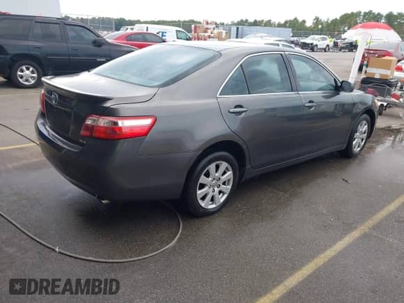 2007 Toyota Camry CE z VIN JTNBE46K273093358, wystawiony jako IAAI lot #43213288 z przebiegiem 221 969 mil mil oraz . Historia ofert i sprzedaży dostępna na DreamBid. Obrazek 4.