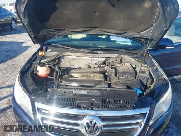 2011 Volkswagen Tiguan SE with VIN WVGAV7AX6BW526154, listed as a IAAI auction lot 41278373 with 162,851 mi miles and . Bid and sale history available at DreamBid. Image 10.