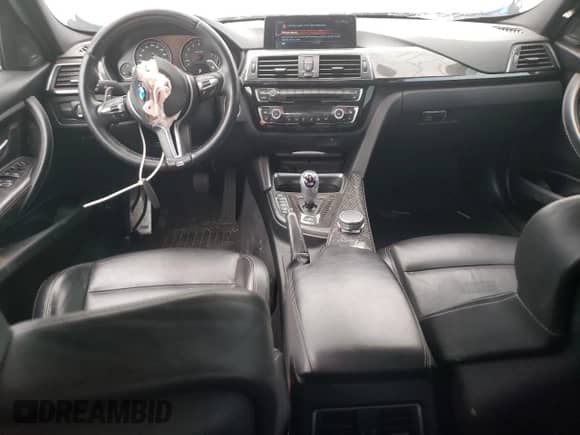 2017 BMW M3 z VIN WBS8M9C50H5G84030, wystawiony jako Copart lot #60248865 z przebiegiem 63 388 mil mil oraz Czysty tytuł • Clean title. Historia ofert i sprzedaży dostępna na DreamBid. Obrazek 8.