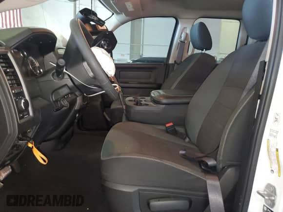 2022 Ram 1500 Tradesman z VIN 1C6RR7FG1NS188010, wystawiony jako Copart lot #67246015 z przebiegiem 39 584 mil mil oraz Szkoda całkowita • Salvage title. Historia ofert i sprzedaży dostępna na DreamBid. Obrazek 7.