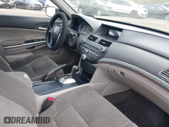 2009 Honda Accord EX с VIN 1HGCP367X9A011658, выставлен на аукционе IAAI как лот 41908349 с пробегом 272 402 миль миль и . История ставок и продаж доступна на DreamBid. Изображение 5.