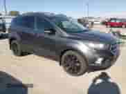 2017 Ford Escape Titanium z VIN 1FMCU9JD2HUC02846, wystawiony jako Copart lot #71730795 z przebiegiem 172 823 mil mil oraz Szkoda całkowita • Salvage title. Historia ofert i sprzedaży dostępna na DreamBid. Obrazek 4.
