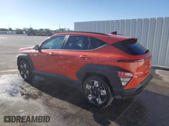 2024 Hyundai Kona SEL с VIN KM8HB3AB0RU176675, выставлен на аукционе Copart как лот 84028945 с пробегом 26 275 миль миль и Чистый • Clean title. История ставок и продаж доступна на DreamBid. Изображение 2.