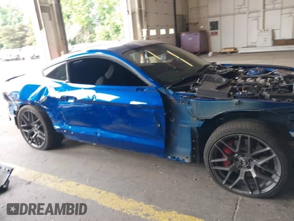 2018 Ford Mustang GT z VIN 1FA6P8CF6J5146689, wystawiony jako IAAI lot #43161845 z przebiegiem 47 244 mil mil oraz . Historia ofert i sprzedaży dostępna na DreamBid. Obrazek 6.