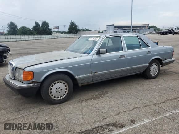 1984 Mercedes-Benz 380 with VIN WDBCA32A7EA081774, listed as a Copart auction lot 61751155 with 189,266 mi miles and Clean title. Bid and sale history available at DreamBid. Image 1.