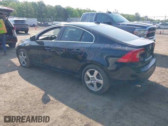 2012 Volvo S60 T5 с VIN YV1622FS6C2126357, выставлен на аукционе IAAI как лот 42411014 с пробегом 118 559 миль миль и . История ставок и продаж доступна на DreamBid. Изображение 3.