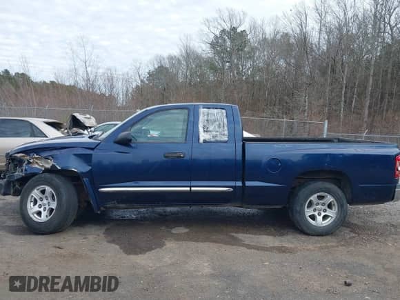 2005 Dodge Dakota with VIN 1D7HE52K05S157464, listed as a IAAI auction lot 41253448 with 325,703 mi miles and . Bid and sale history available at DreamBid. Image 14.