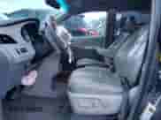 2011 Toyota Sienna XLE z VIN 5TDDK3DC7BS009716, wystawiony jako Copart lot #84866995 z przebiegiem 100 557 mil mil oraz Szkoda całkowita • Salvage title. Historia ofert i sprzedaży dostępna na DreamBid. Obrazek 7.