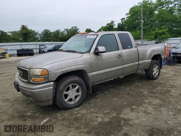2002 GMC Sierra 1500 Denali z VIN 2GTFK69U321309689, wystawiony jako Copart lot #60267695 z przebiegiem 351 508 mil mil oraz Czysty tytuł • Clean title. Historia ofert i sprzedaży dostępna na DreamBid. Obrazek 1.