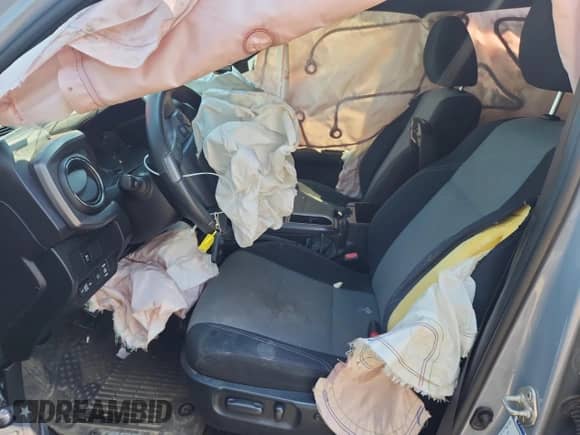 2020 Toyota Tacoma SR5 z VIN 3TMCZ5AN3LM365185, wystawiony jako Copart lot #65887715 z przebiegiem 123 533 mil mil oraz Szkoda całkowita • Salvage title. Historia ofert i sprzedaży dostępna na DreamBid. Obrazek 7.