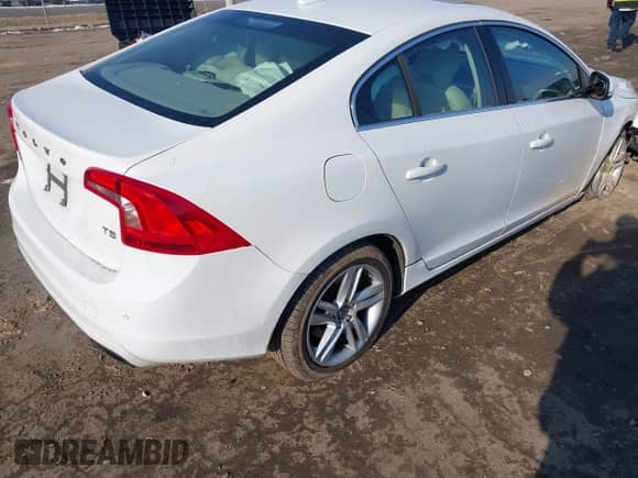 2015 Volvo S60 T5 Drive-E Premier with VIN YV140MFB1F2305578, listed as a IAAI auction lot 41417997 with 114,546 mi miles and . Bid and sale history available at DreamBid. Image 4.