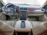 2007 Chevrolet Suburban LT z VIN 3GNFK16347G134843, wystawiony jako Copart lot #65534385 z przebiegiem 230 984 mil mil oraz Szkoda całkowita • Salvage title. Historia ofert i sprzedaży dostępna na DreamBid. Obrazek 8.