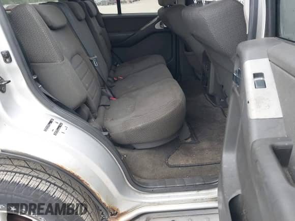 2005 Nissan Pathfinder SE z VIN 5N1AR18W85C787693, wystawiony jako IAAI lot #43444378 z przebiegiem 190 244 mil mil oraz . Historia ofert i sprzedaży dostępna na DreamBid. Obrazek 8.