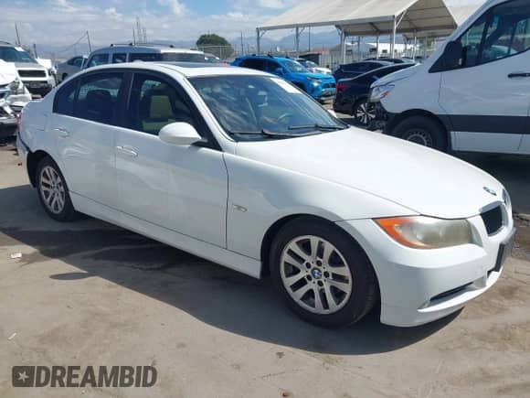 2007 BMW 3 Series 328i z VIN WBAVC53547FZ73971, wystawiony jako IAAI lot #43293178 z przebiegiem 137 616 mil mil oraz . Historia ofert i sprzedaży dostępna na DreamBid. Obrazek 1.