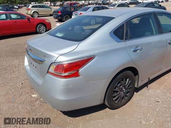 2015 Nissan Altima SL with VIN 1N4AL3AP7FC295250, listed as a IAAI auction lot 43162155 with 180,222 mi miles and . Bid and sale history available at DreamBid. Image 6.