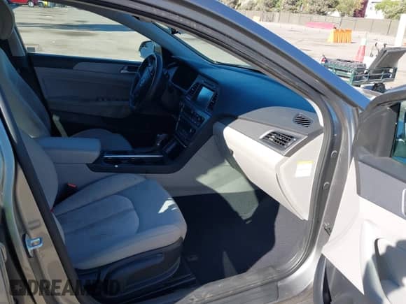 2017 Hyundai Sonata SE с VIN KMHE24L36HA066728, выставлен на аукционе IAAI как лот 43273188 с пробегом 94 376 миль миль и . История ставок и продаж доступна на DreamBid. Изображение 5.