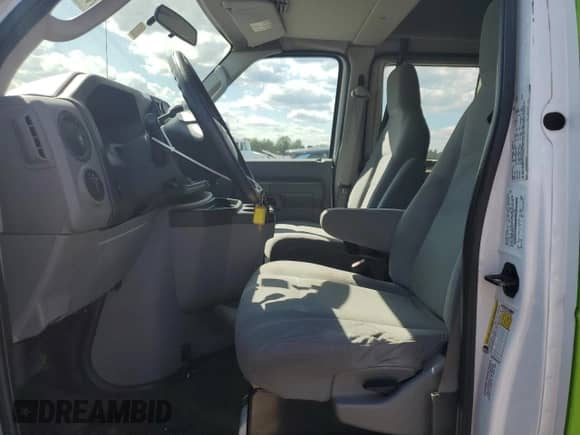 2012 Ford Econoline Cargo Commercial z VIN 1FTNS2EW6CDA08903, wystawiony jako Copart lot #70480015 z przebiegiem 93 137 mil mil oraz Czysty tytuł • Clean title. Historia ofert i sprzedaży dostępna na DreamBid. Obrazek 7.