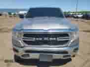 2020 Ram 1500 Big Horn z VIN 1C6RREBT3LN311521, wystawiony jako Copart lot #57416085 z przebiegiem 186 373 mil mil oraz Czysty tytuł • Clean title. Historia ofert i sprzedaży dostępna na DreamBid. Obrazek 5.