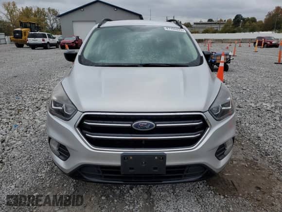 2018 Ford Escape SE z VIN 1FMCU9GD4JUB78529, wystawiony jako Copart lot #87490825 z przebiegiem 72 966 mil mil oraz Czysty tytuł • Clean title. Historia ofert i sprzedaży dostępna na DreamBid. Obrazek 5.