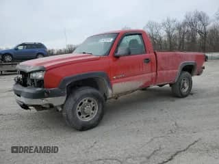 2006 Chevrolet Silverado 2500HD LS с VIN 1GCHC24U56E154315, выставлен на аукционе Copart как лот 46240345 с пробегом Не указан миль и Списание • Salvage title. История ставок и продаж доступна на DreamBid. Изображение 1.