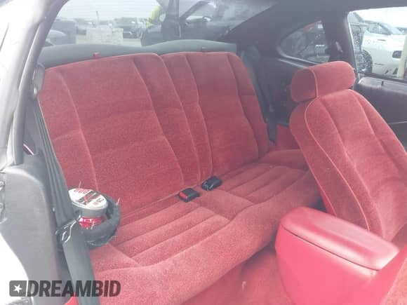 1994 Ford Mustang z VIN 1FALP4049RF208106, wystawiony jako IAAI lot #42259902 z przebiegiem 216 229 mil mil oraz . Historia ofert i sprzedaży dostępna na DreamBid. Obrazek 8.