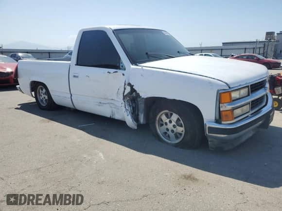 1989 GMC Sierra 1500 z VIN 1GTDC14K7KZ505798, wystawiony jako Copart lot #54166215 z przebiegiem 158 125 mil mil oraz Szkoda całkowita • Salvage title. Historia ofert i sprzedaży dostępna na DreamBid. Obrazek 4.