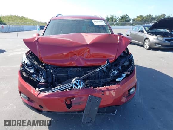 2016 Volkswagen Tiguan S z VIN WVGAV7AX1GW043758, wystawiony jako IAAI lot #43367245 z przebiegiem 110 254 mil mil oraz . Historia ofert i sprzedaży dostępna na DreamBid. Obrazek 12.