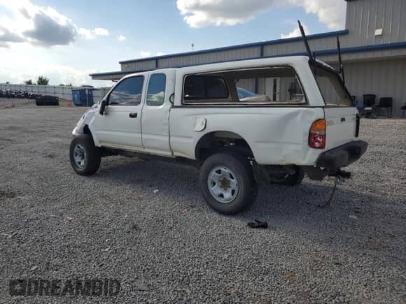 1997 Toyota Tacoma z VIN 4TAWN72N9VZ220491, wystawiony jako Copart lot #56366725 z przebiegiem 323 755 mil mil oraz Szkoda całkowita • Salvage title. Historia ofert i sprzedaży dostępna na DreamBid. Obrazek 2.